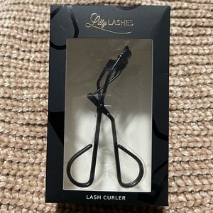 Matte Black lash curler